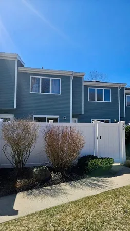 $589,900 | 50 South Bay Drive, Unit 19, Narragansett, RI 02882