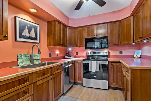 $589,900 | 50 South Bay Drive, Unit 19, Narragansett, RI 02882