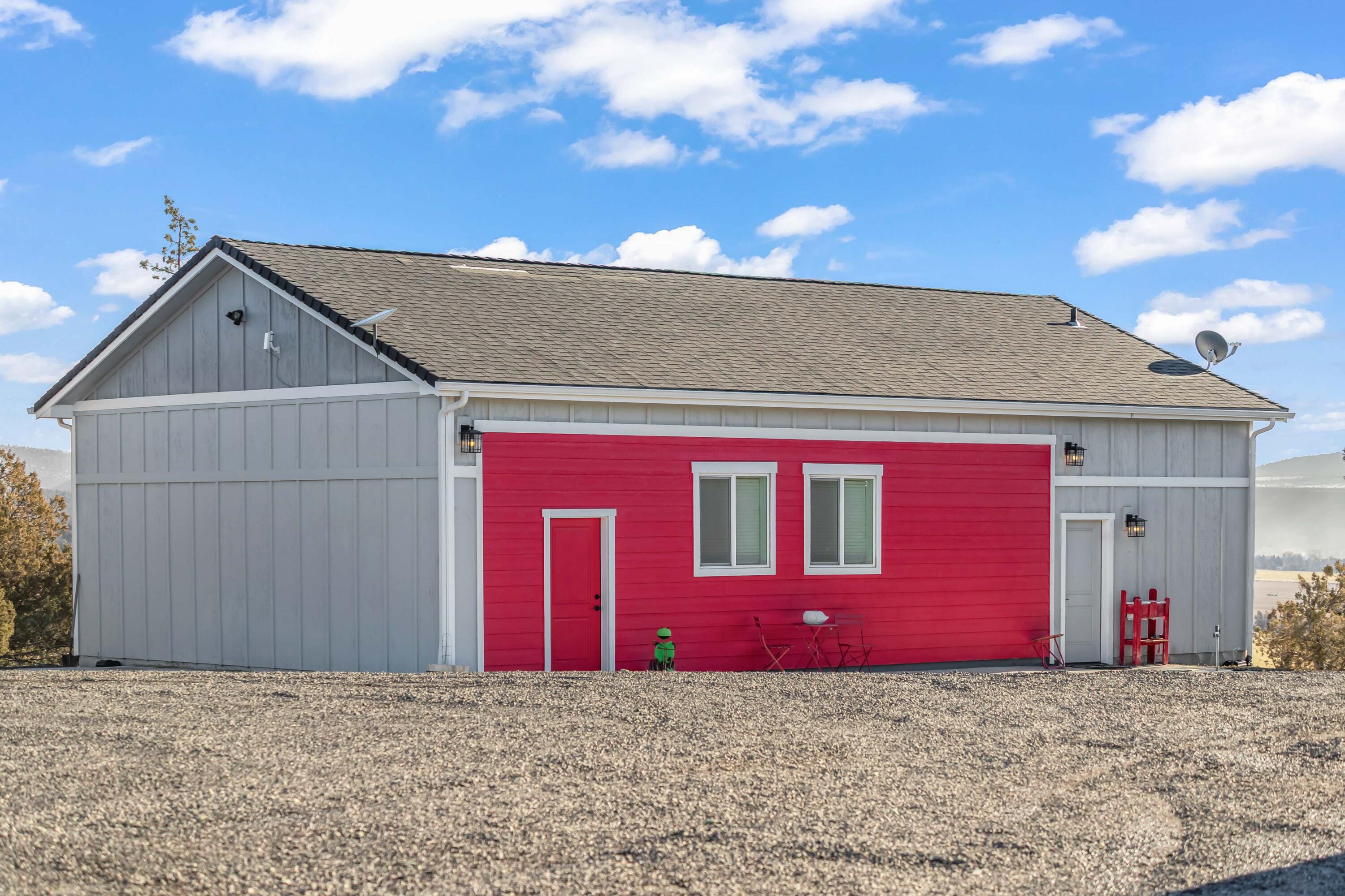 5582 North Mckay Road Prineville, OR 97754 - Photo 34 of 54 a view of a house with a yard