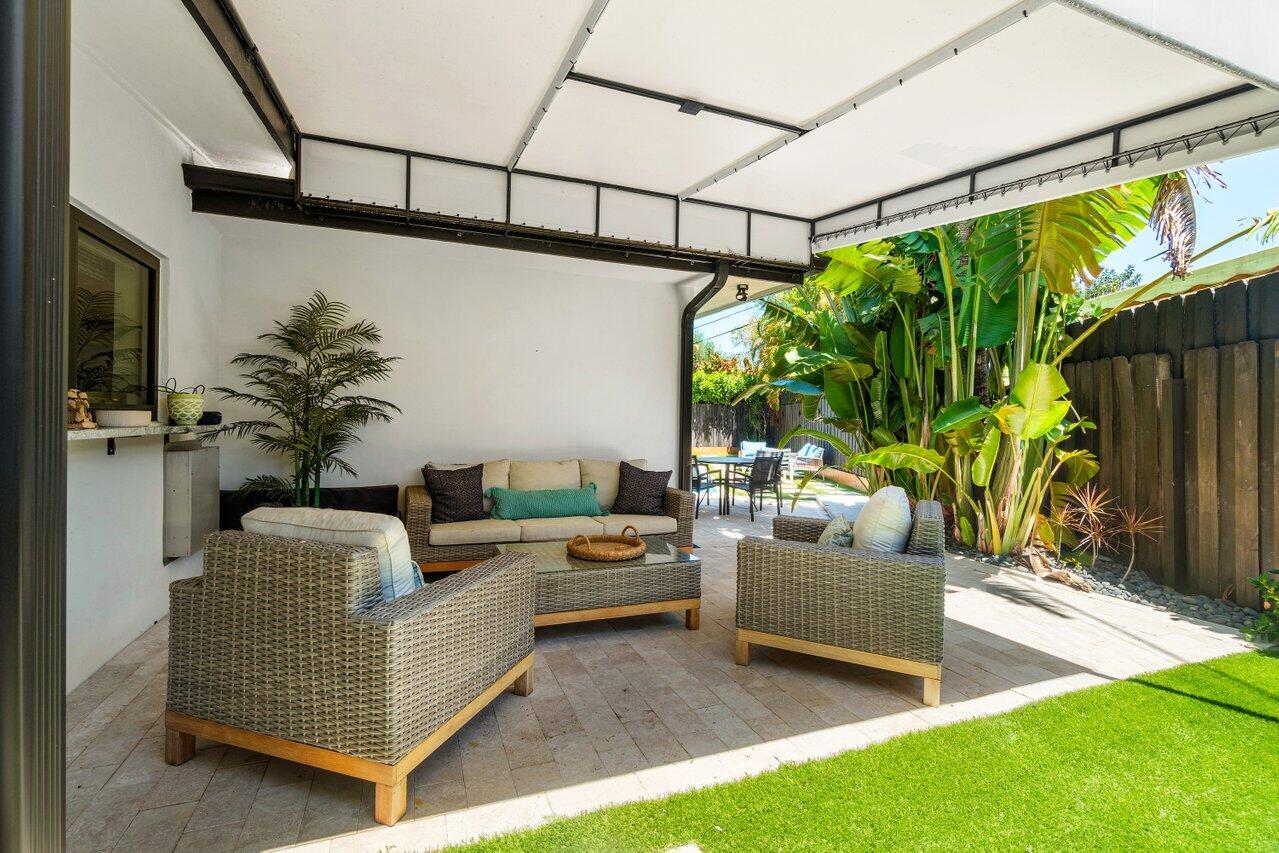 308 Enfield Road Delray Beach, FL 33444 - Photo 17 of 25 a living room with furniture