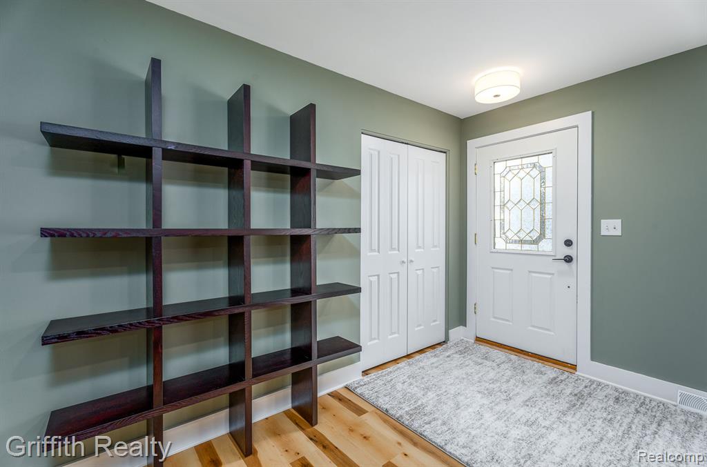 1746 South Hickory Ridge Road Milford, MI 48380 - Photo 12 of 32 Gallery Image 12