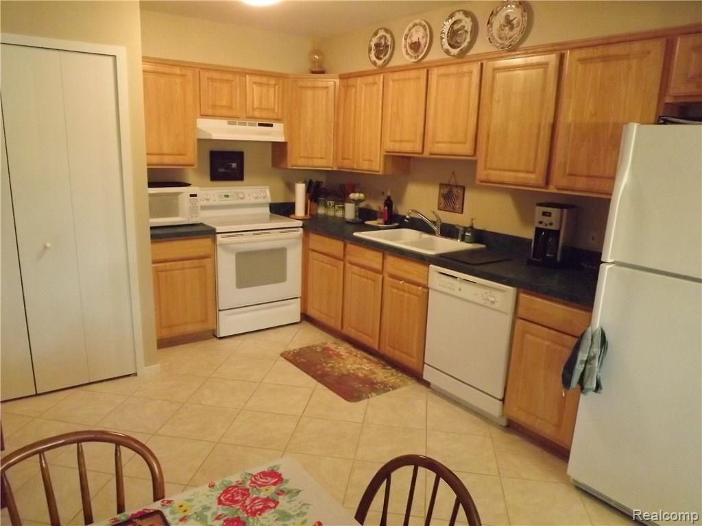 723 Eton Court, Unit 161 Rochester, MI 48307 - Photo 3 of 16 003.JPG