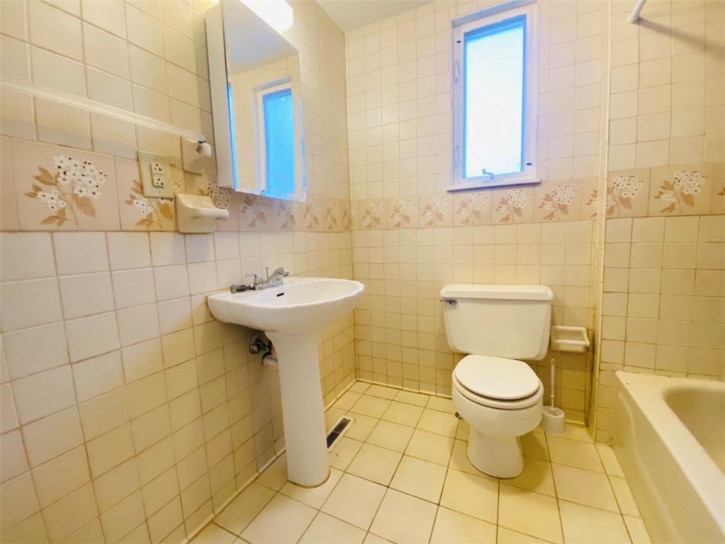 726 Evergreen Road Pittsburgh, PA 15209 - Photo 23 of 25 a bathroom with a sink toilet and mirror