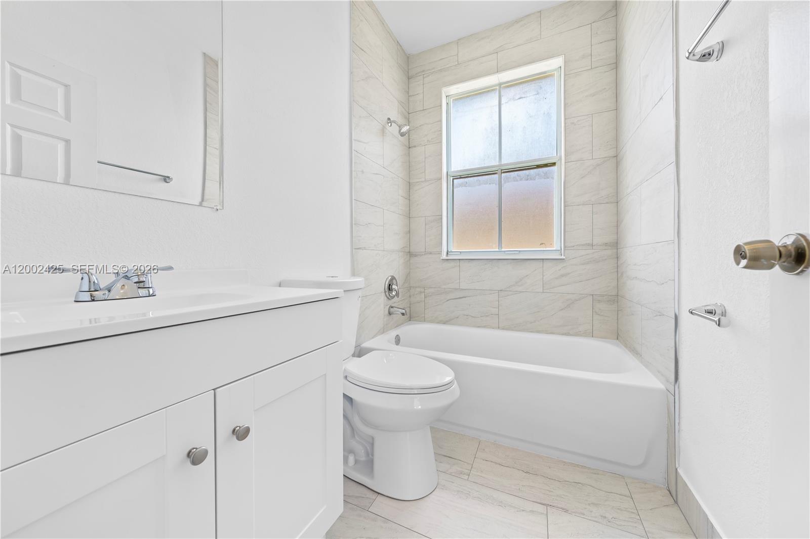 27460 Southwest 138th Path, Unit 27460 Homestead, FL 33032 - Photo 19 of 29 Upstairs bathroom