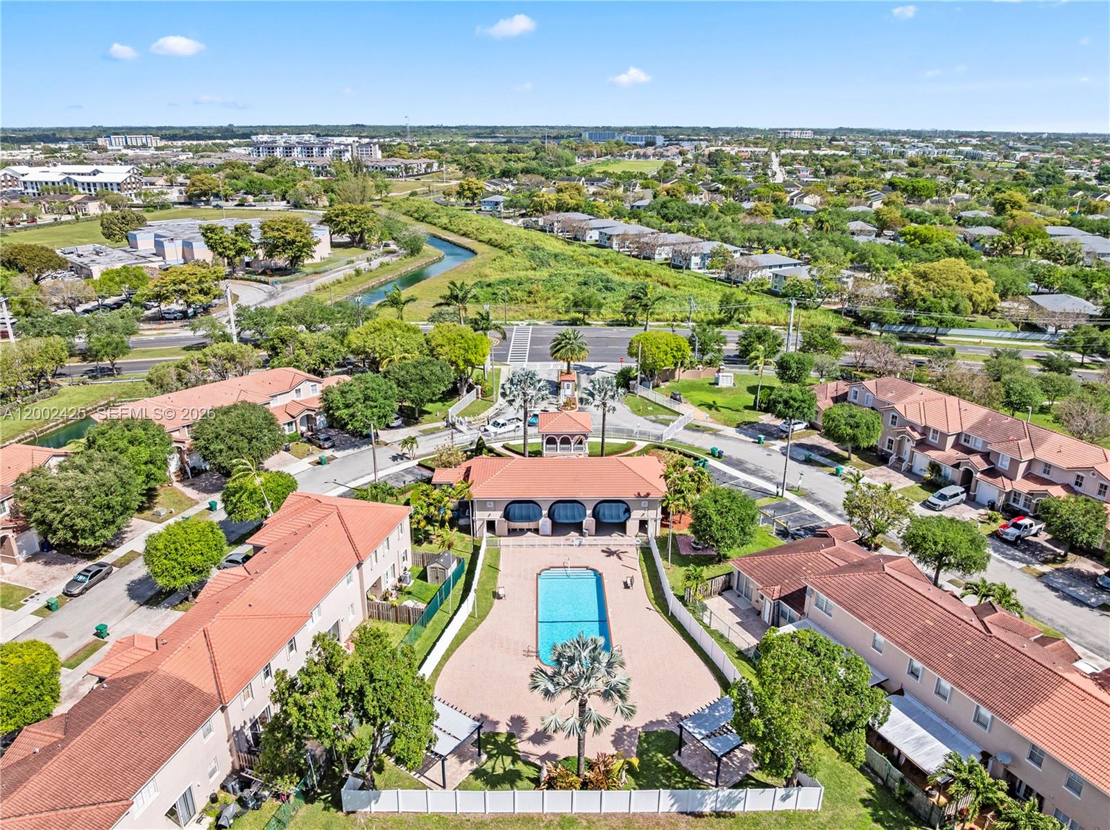 27460 Southwest 138th Path, Unit 27460 Homestead, FL 33032 - Photo 27 of 29 Clubhouse pool