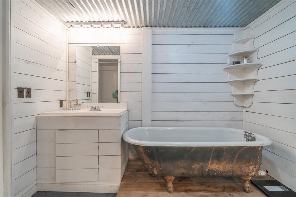 17540 Old George Drive Terrell, TX 75160 - Photo 20 of 28 a bathroom with a sink and a bathtub