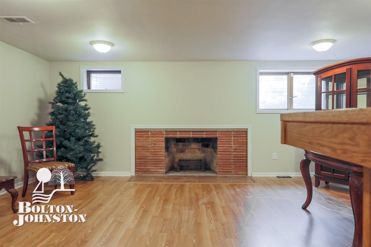 1067 Devonshire Road Grosse Pointe, MI 48230 - Photo 46 of 58 31390986-45.JPG