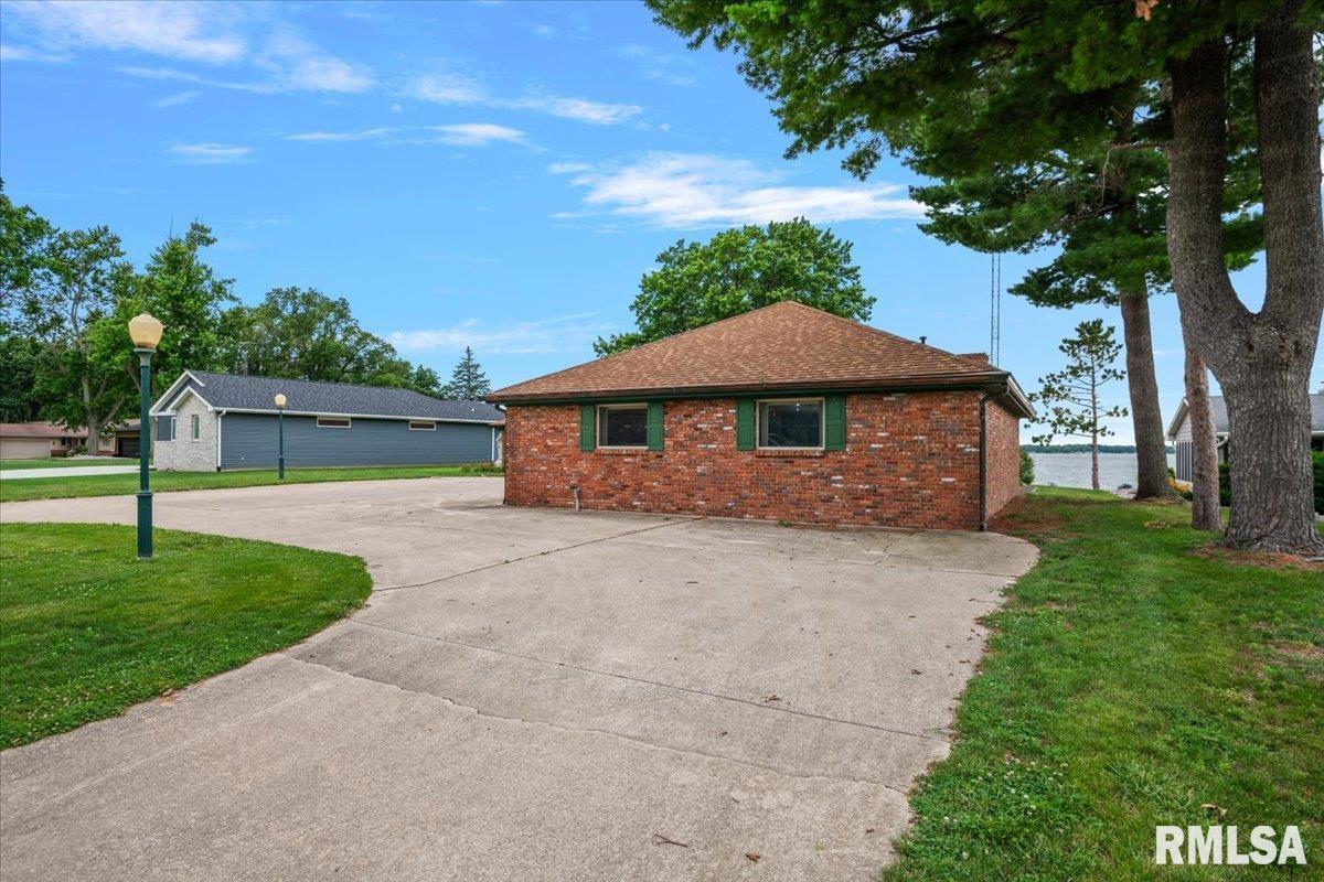 1013 East Lake Shore Drive Springfield, IL 62712 - Photo 4 of 82