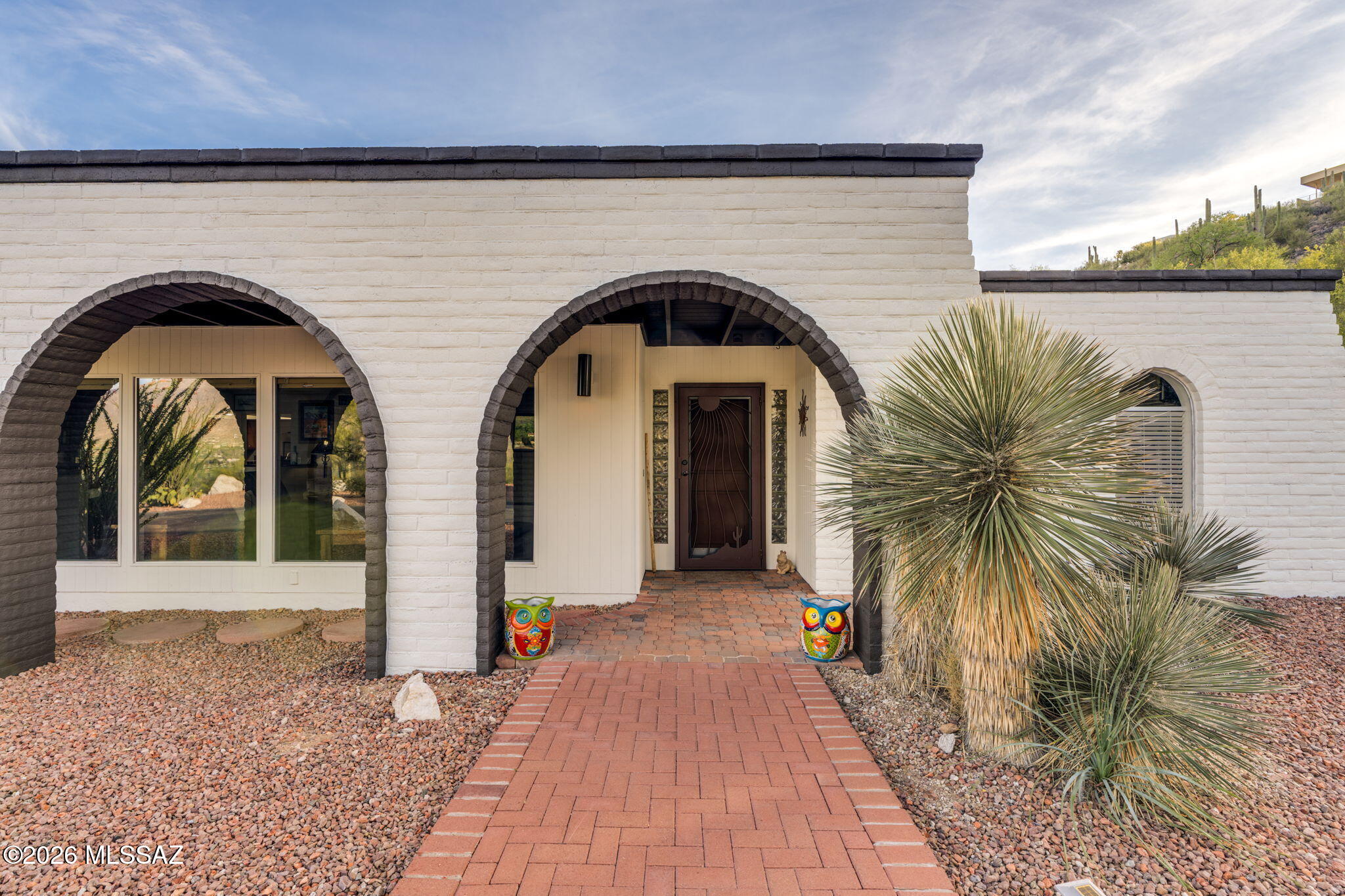 4641 North Rockcliff Road Tucson, AZ 85750 - Photo 3 of 48 Front door under archway