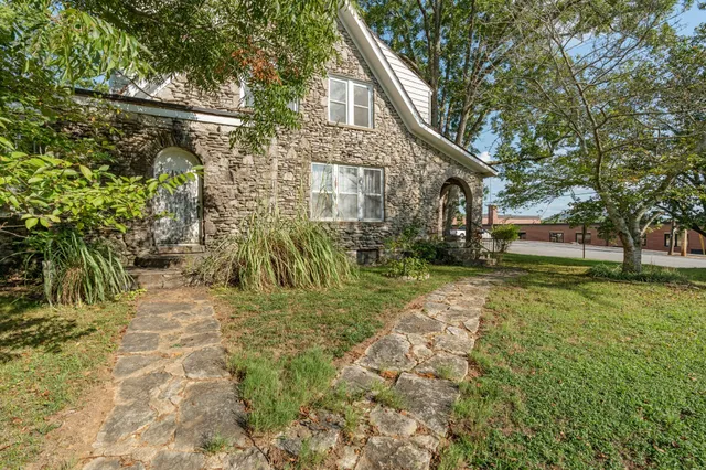$459,900 | 307 College Avenue East, Carthage, TN 37030