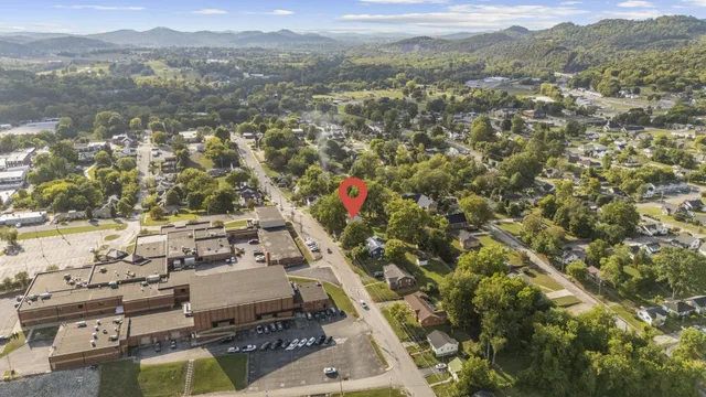 $459,900 | 307 College Avenue East, Carthage, TN 37030