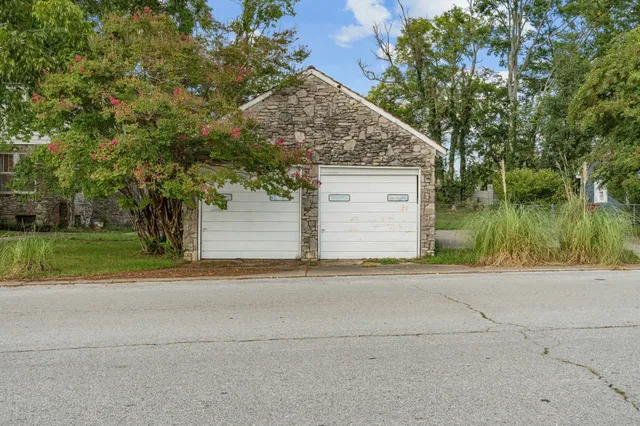 $459,900 | 307 College Avenue East, Carthage, TN 37030