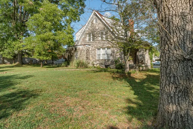 $459,900 | 307 College Avenue East, Carthage, TN 37030