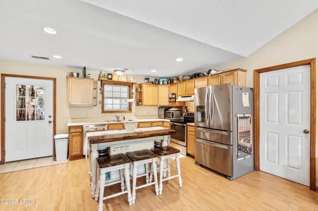 $399,000 | 10692 Grays Highway, Ridgeland, SC 29936