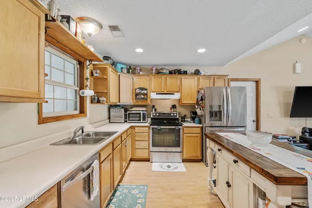 $399,000 | 10692 Grays Highway, Ridgeland, SC 29936