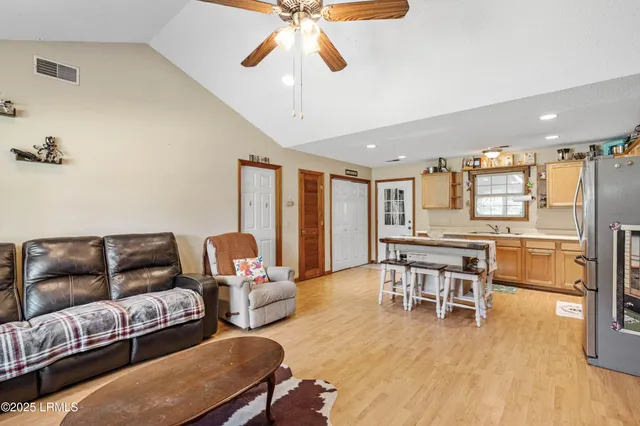 $399,000 | 10692 Grays Highway, Ridgeland, SC 29936