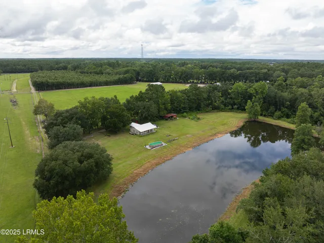 $380,000 | 10692 Grays Highway, Ridgeland, SC 29936