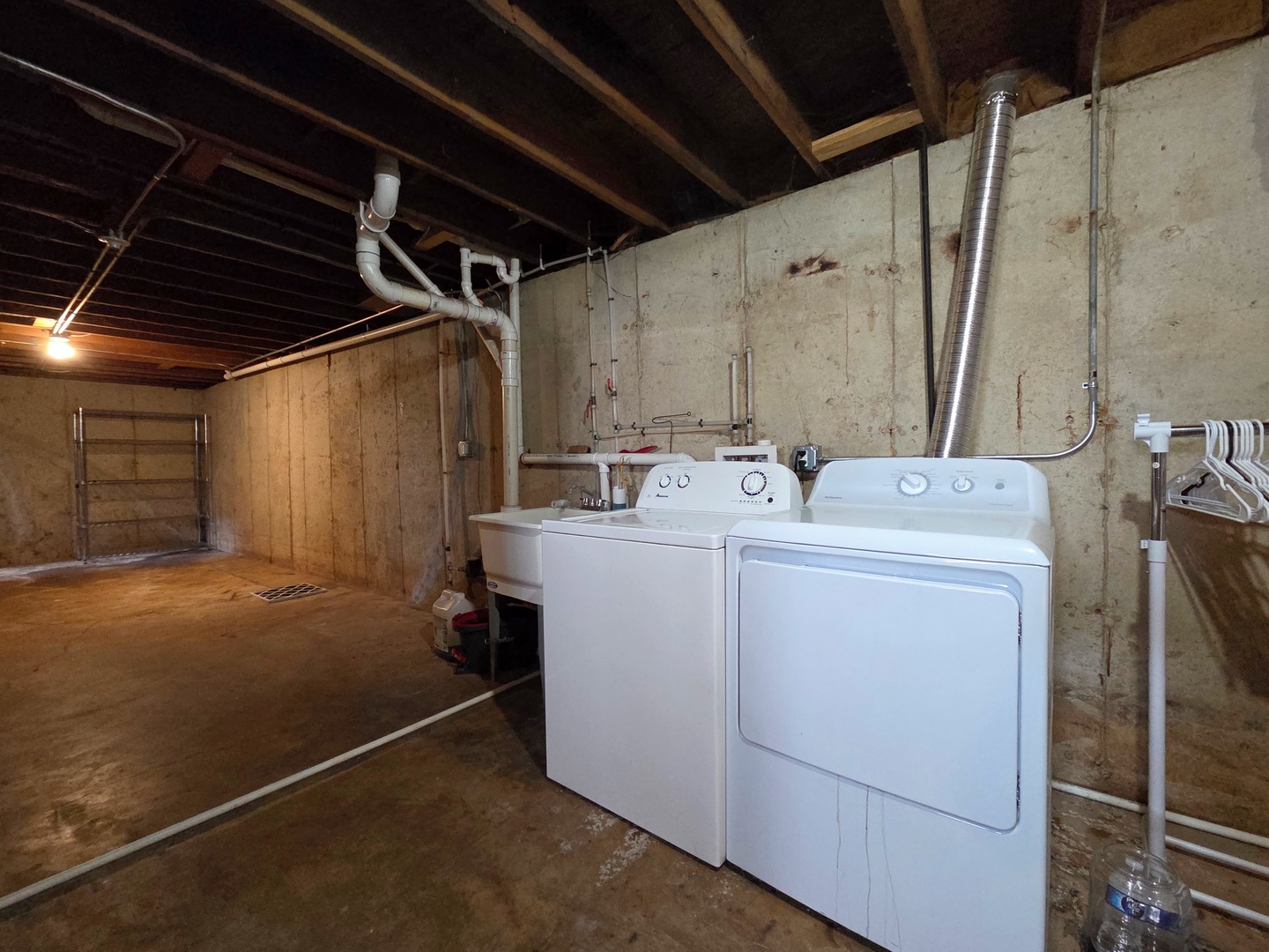 817 Tomahawk Trail Round Lake Heights, IL 60073 - Photo 18 of 22 a utility room with dryer and washer