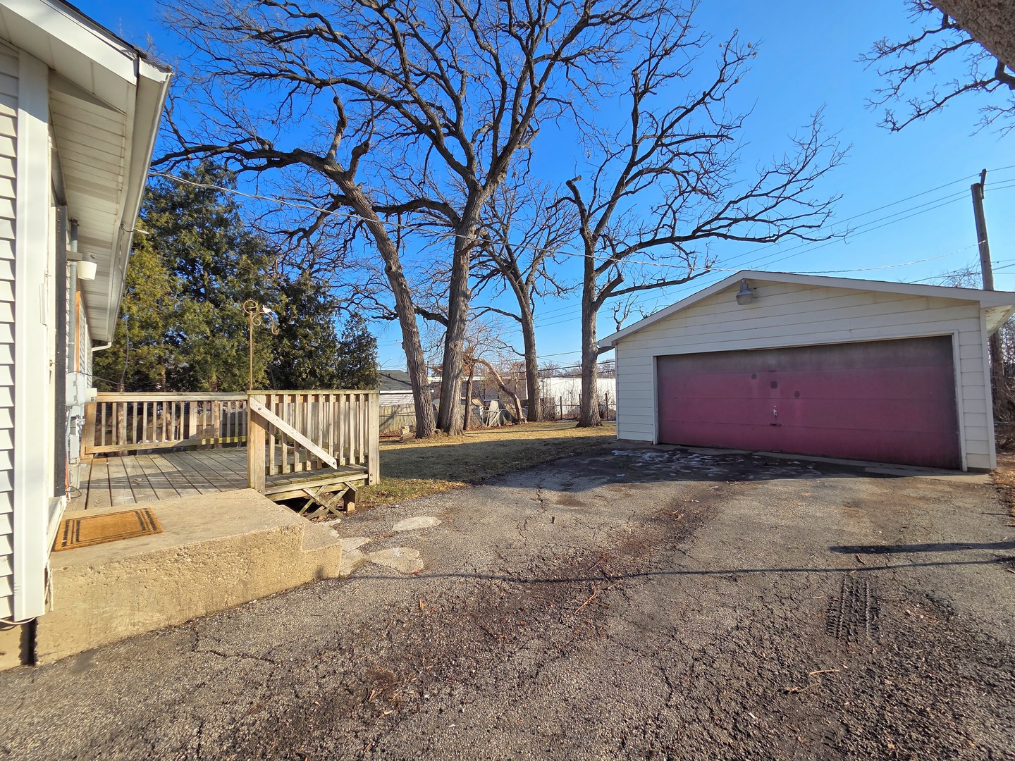 817 Tomahawk Trail Round Lake Heights, IL 60073 - Photo 20 of 22 a view of a house with a yard