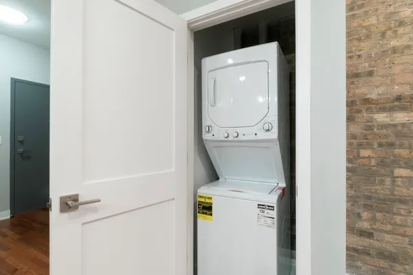 $2,400 | 23 West Hubbard Street, Unit 4A, Chicago, IL 60654