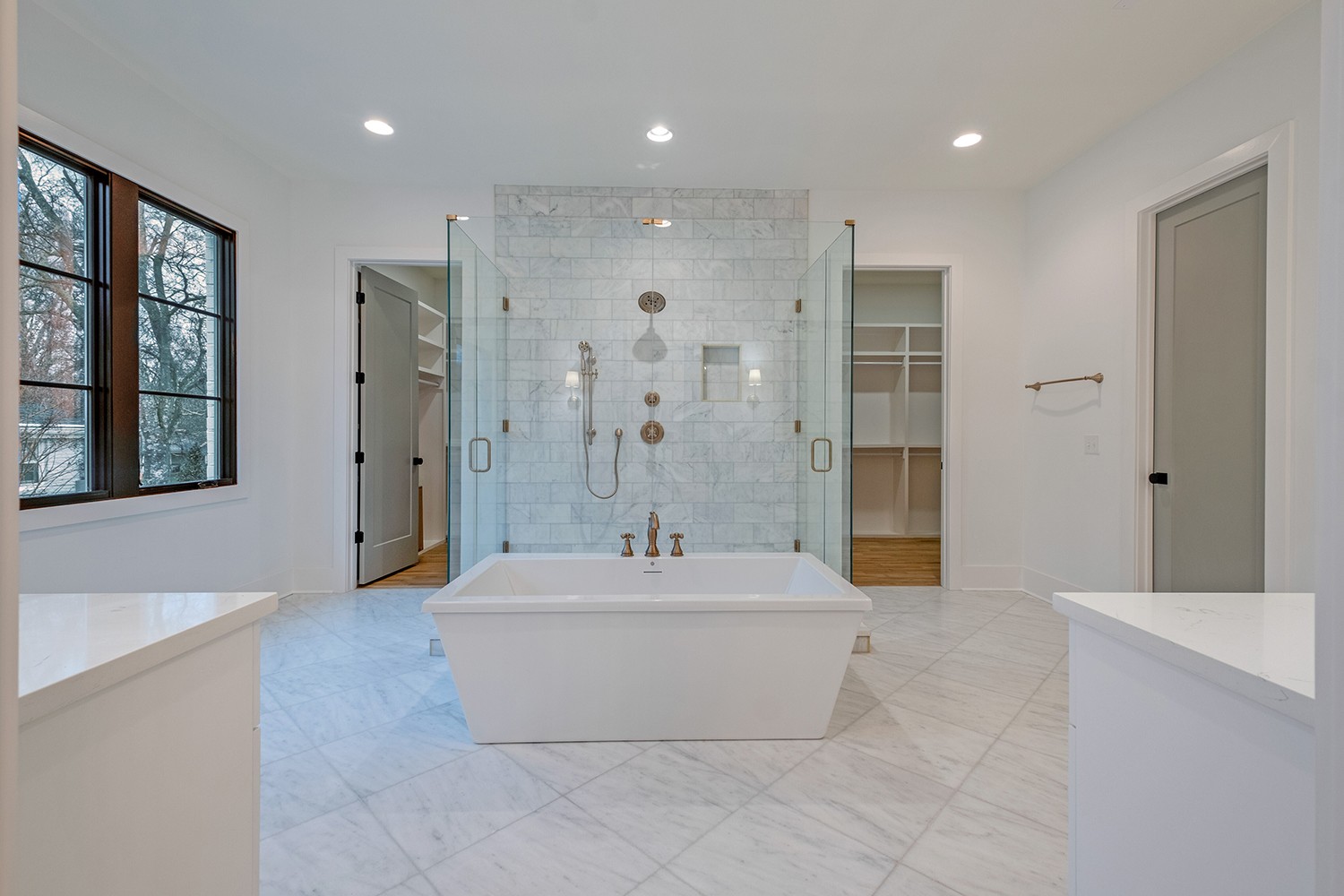 2825 Sugar Tree Road Nashville, TN 37215 - Photo 26 of 51 a bathroom with a tub a sink a mirror and shower