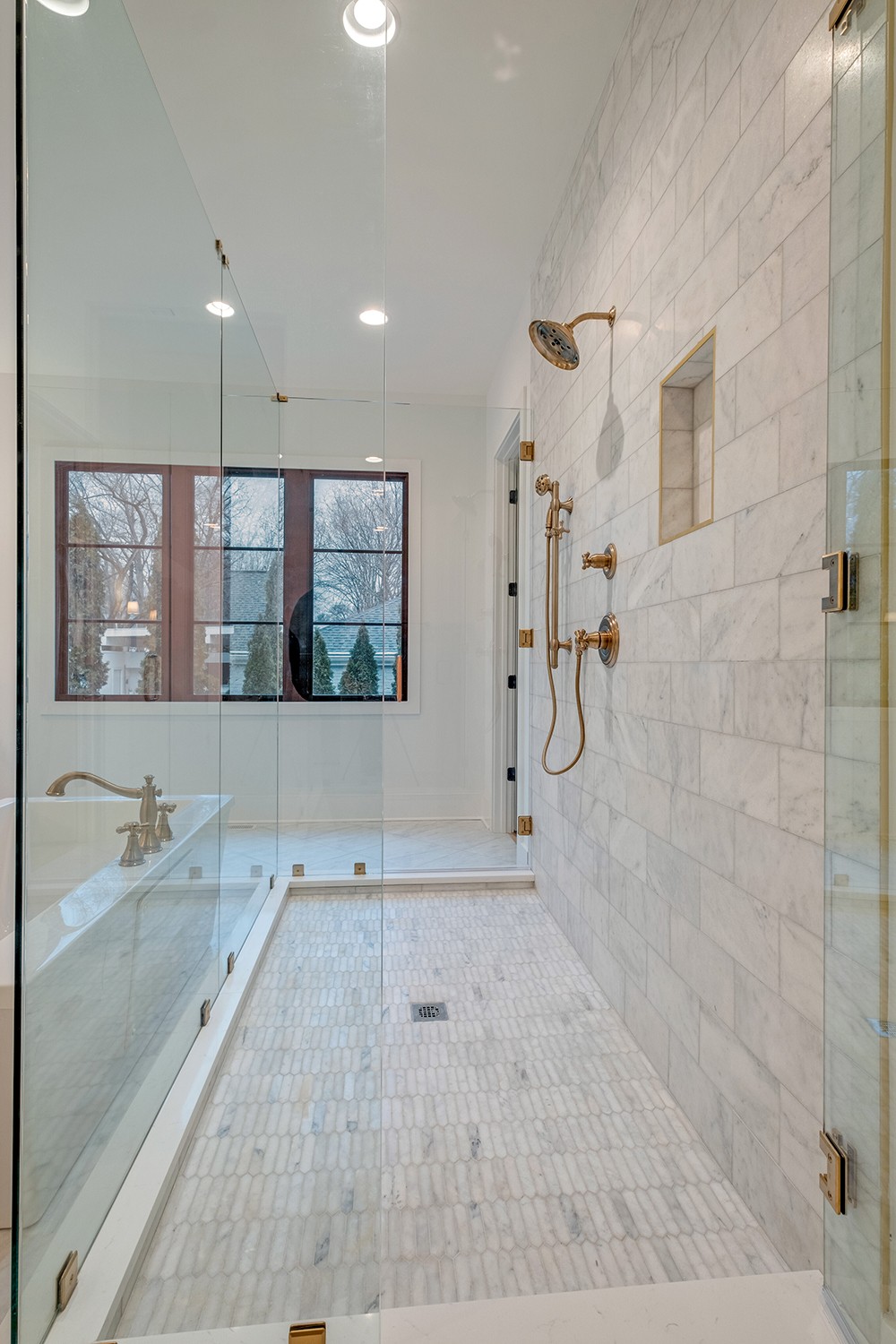 2825 Sugar Tree Road Nashville, TN 37215 - Photo 28 of 51 a bathroom with a tub sink and mirror