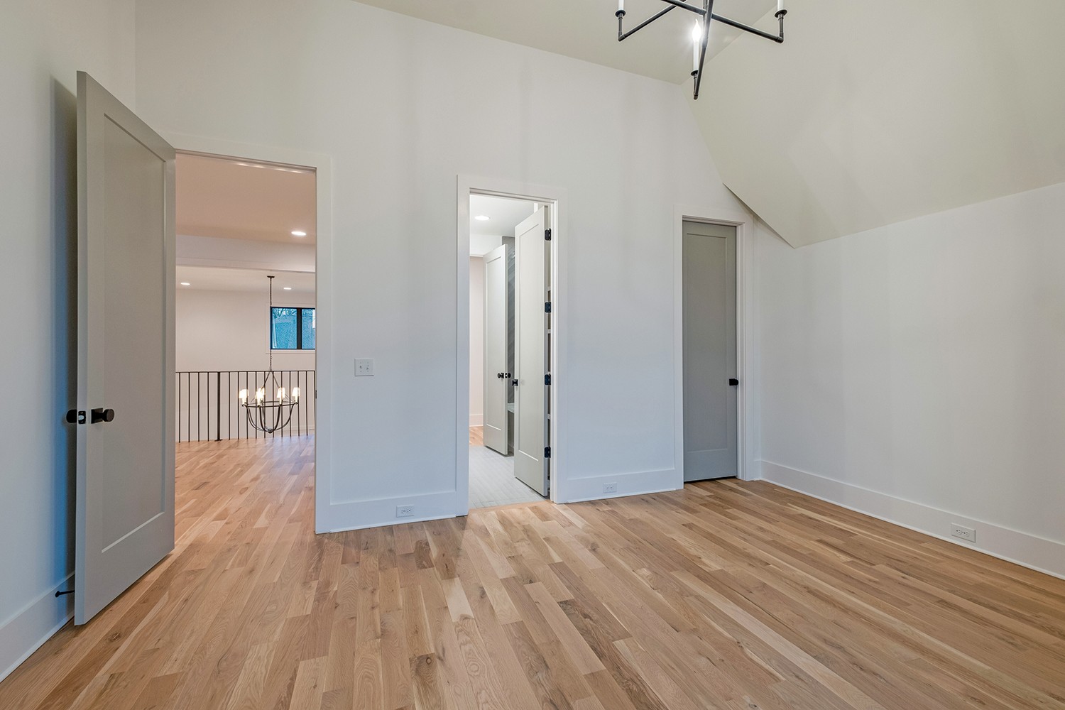2825 Sugar Tree Road Nashville, TN 37215 - Photo 35 of 51 a view of hallway with wooden floor
