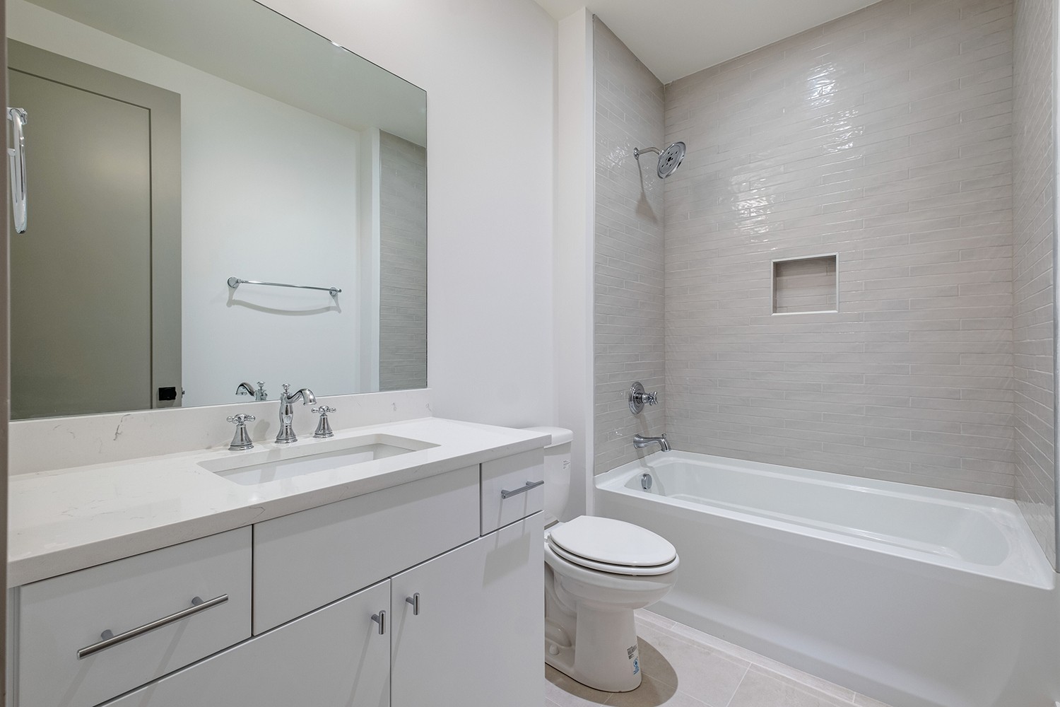 2825 Sugar Tree Road Nashville, TN 37215 - Photo 41 of 51 a bathroom with a toilet a sink a mirror a bathtub and vanity