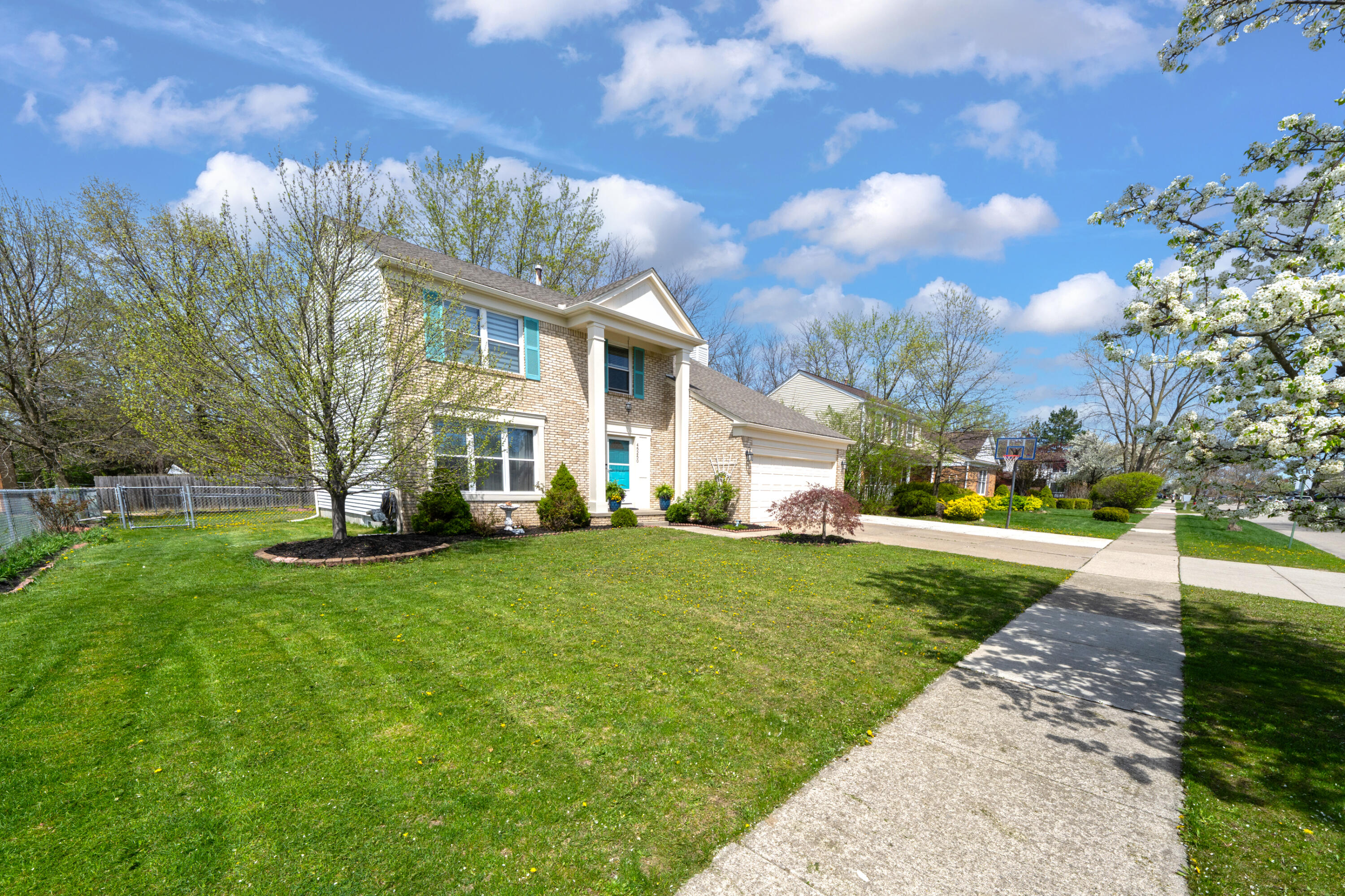 45250 Lemont Road Canton, MI 48187 - Photo 3 of 36 45250 Lemont Rd Canton non HDR-17