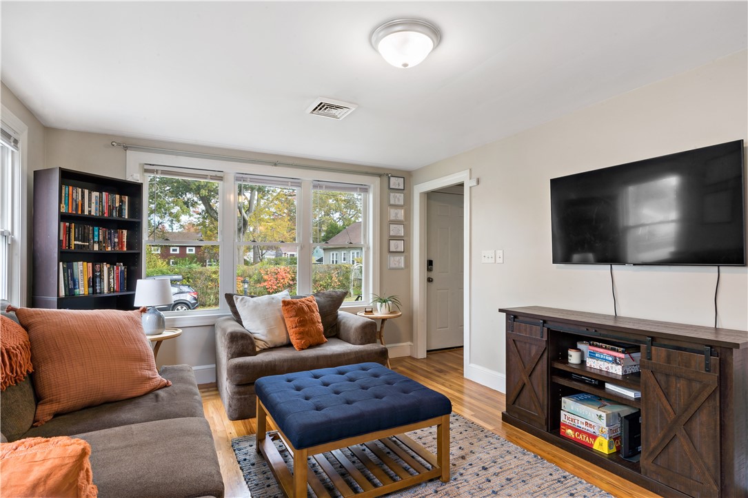 52 Merle Street Warwick, RI 02889 - Photo 6 of 27
