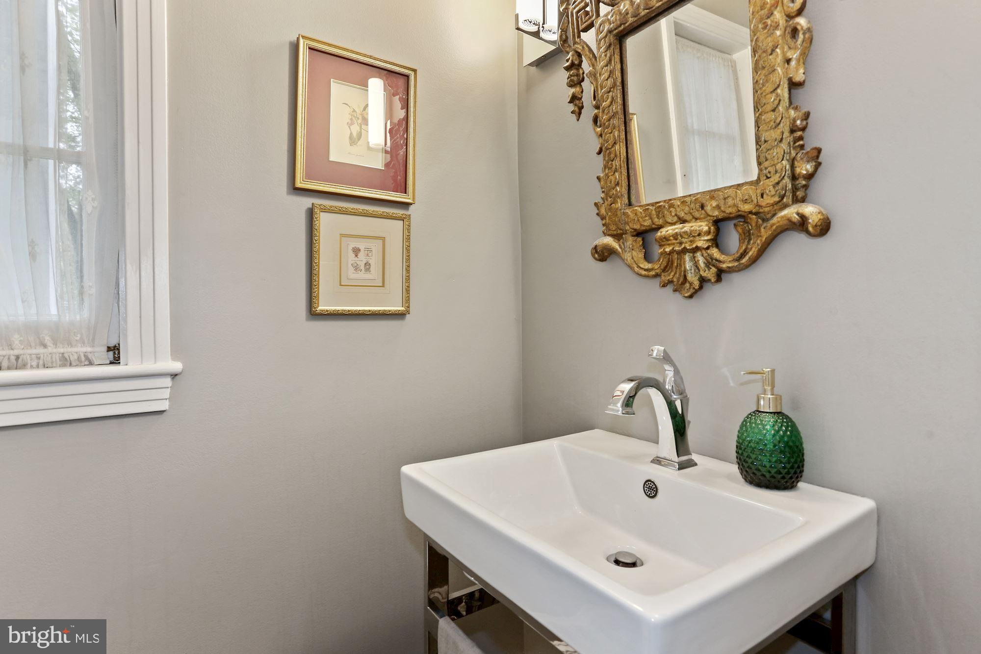1624 Brookside Road McLean, VA 22101 - Photo 28 of 70 Main Level Powder Room