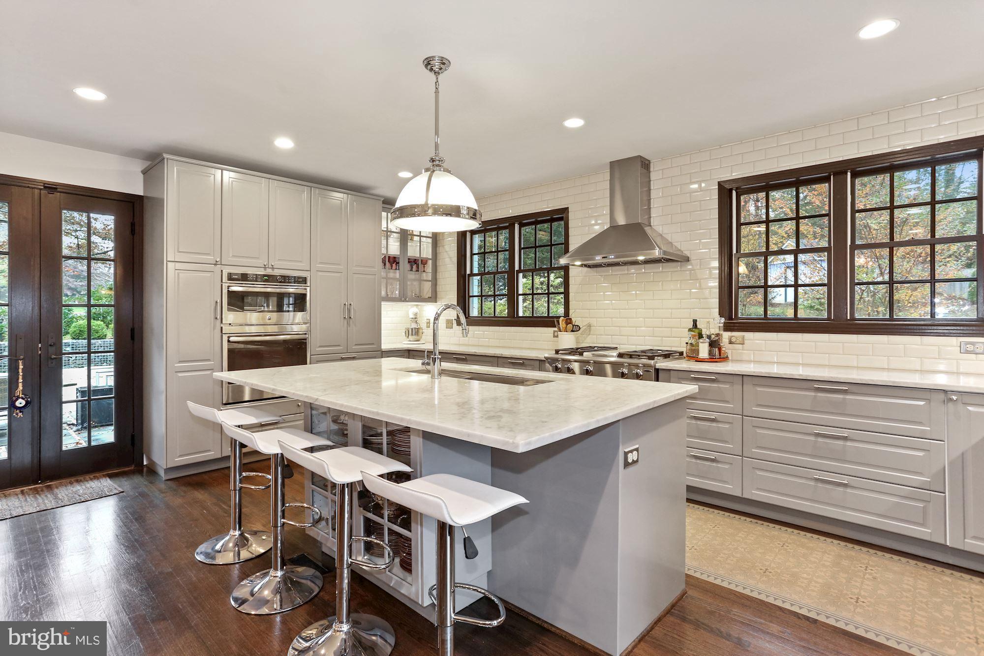 1624 Brookside Road McLean, VA 22101 - Photo 10 of 70 Breakfast Bar/Island