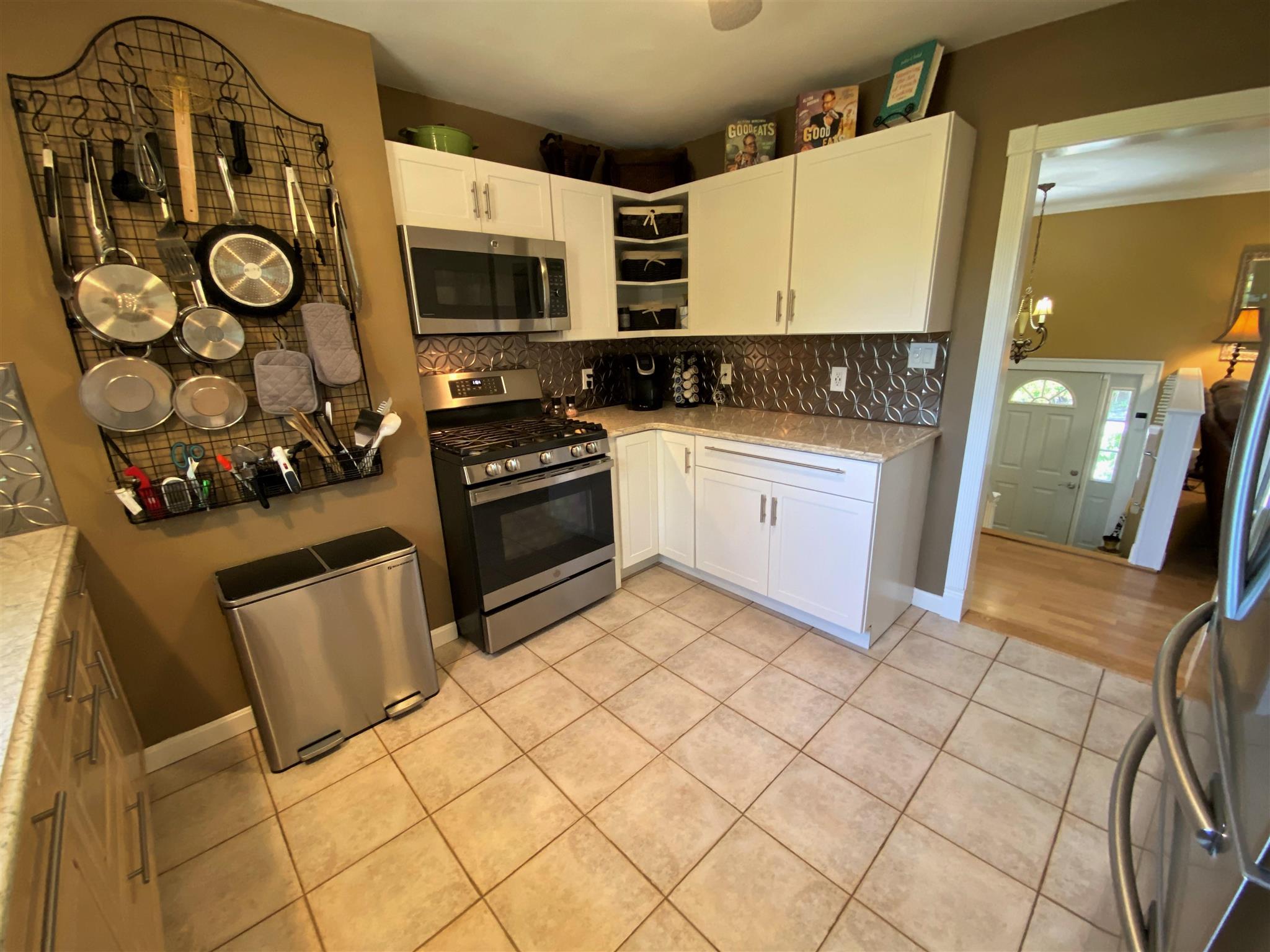 106 Gilhaven Road Manchester, NH 03104 - Photo 2 of 32