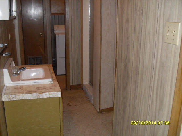 3672 Highway 1 Raceland, LA 70394 - Photo 12 of 12 Master Bath