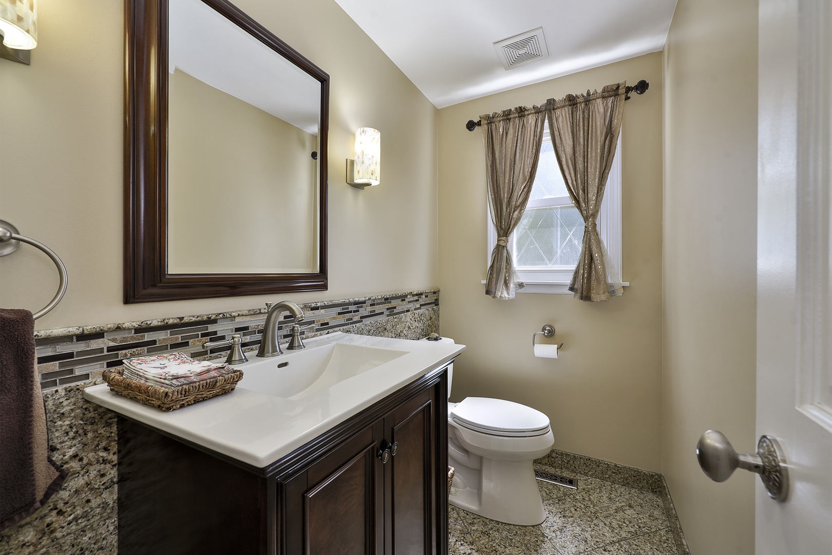 381 Grayfriars Lane Inverness, IL 60067 - Photo 11 of 37