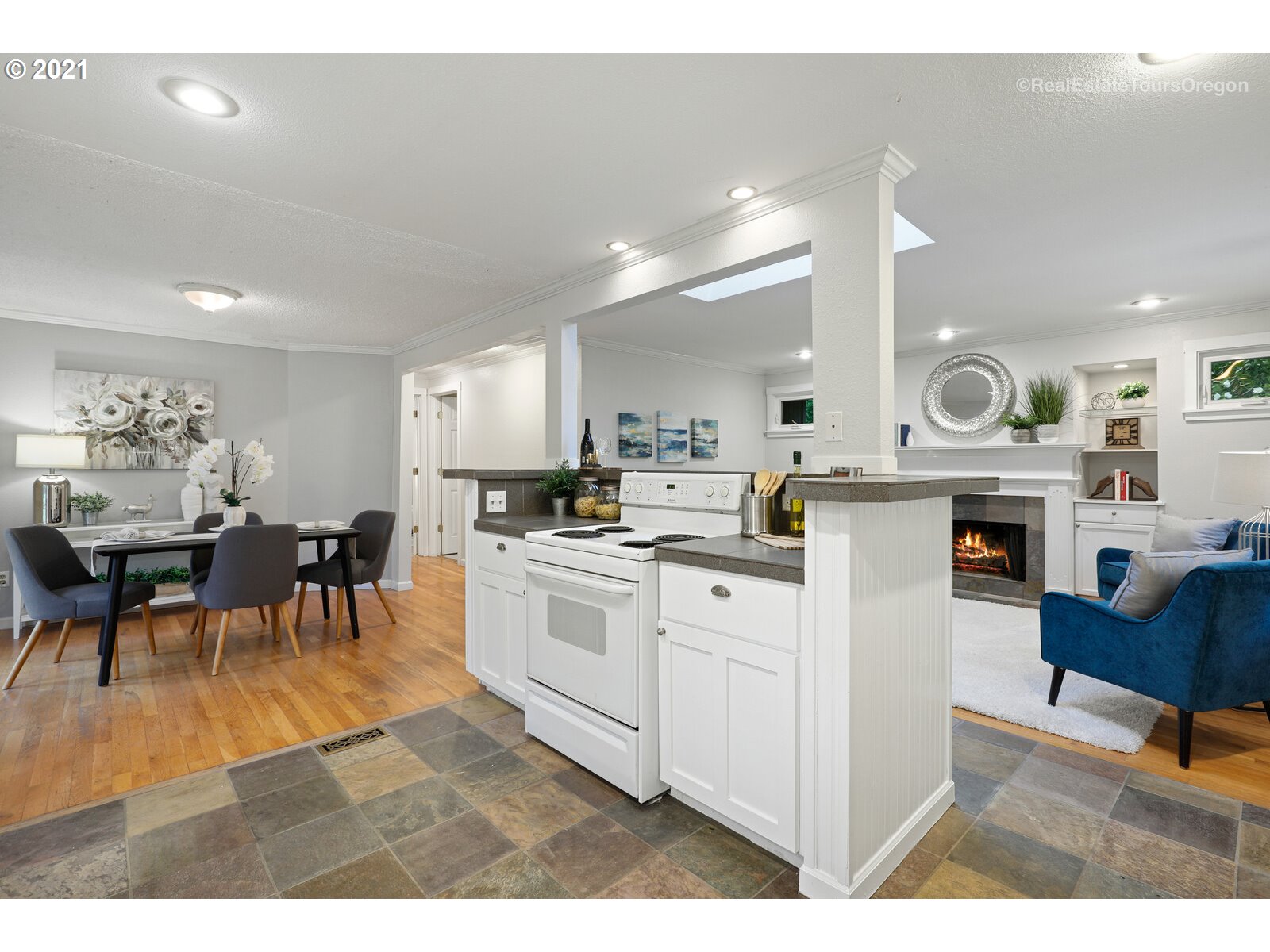 9220 Southwest 5th Avenue Portland, OR 97219 - Photo 11 of 29 Gallery Image 11
