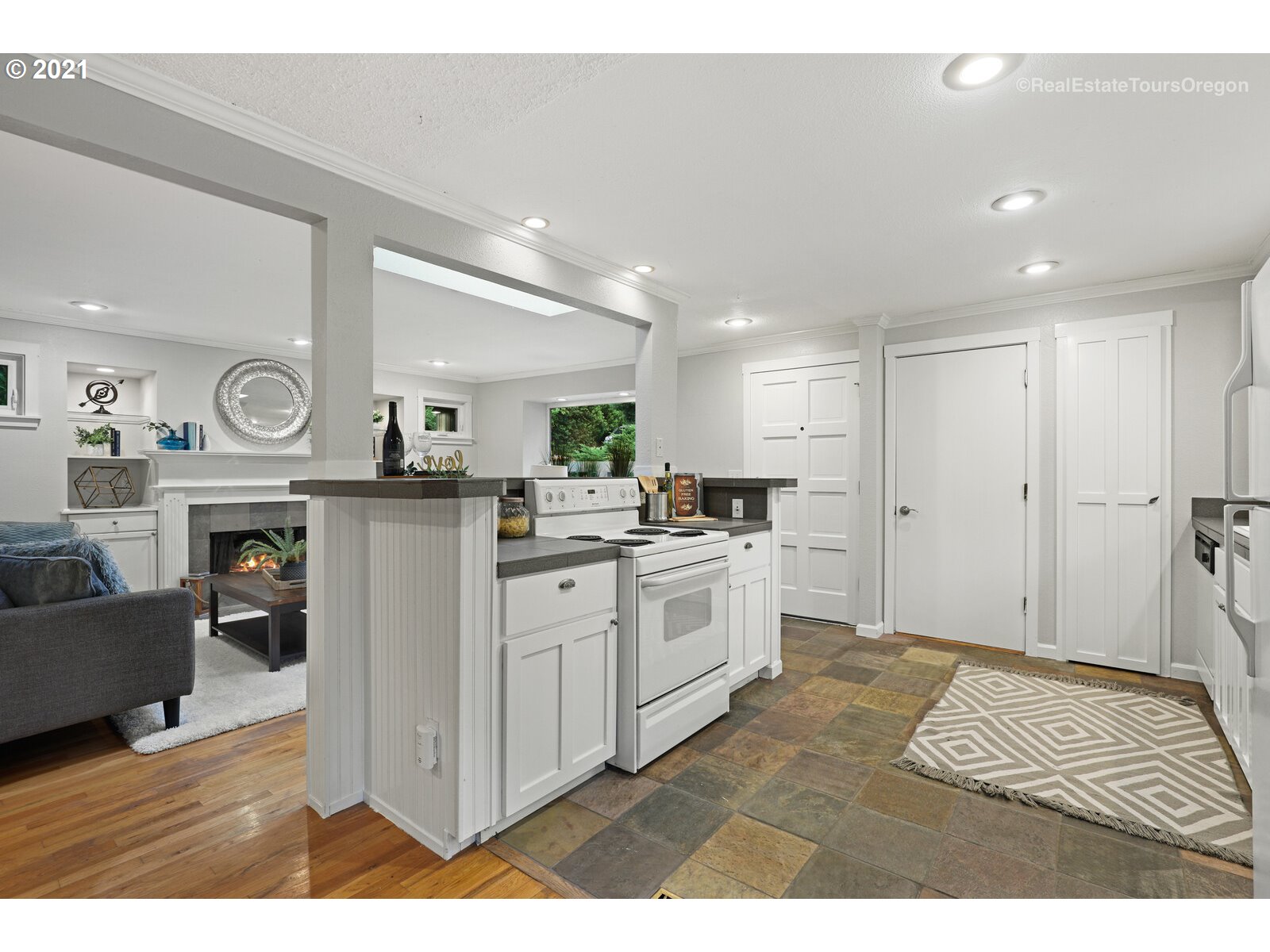 9220 Southwest 5th Avenue Portland, OR 97219 - Photo 9 of 29 Gallery Image 9