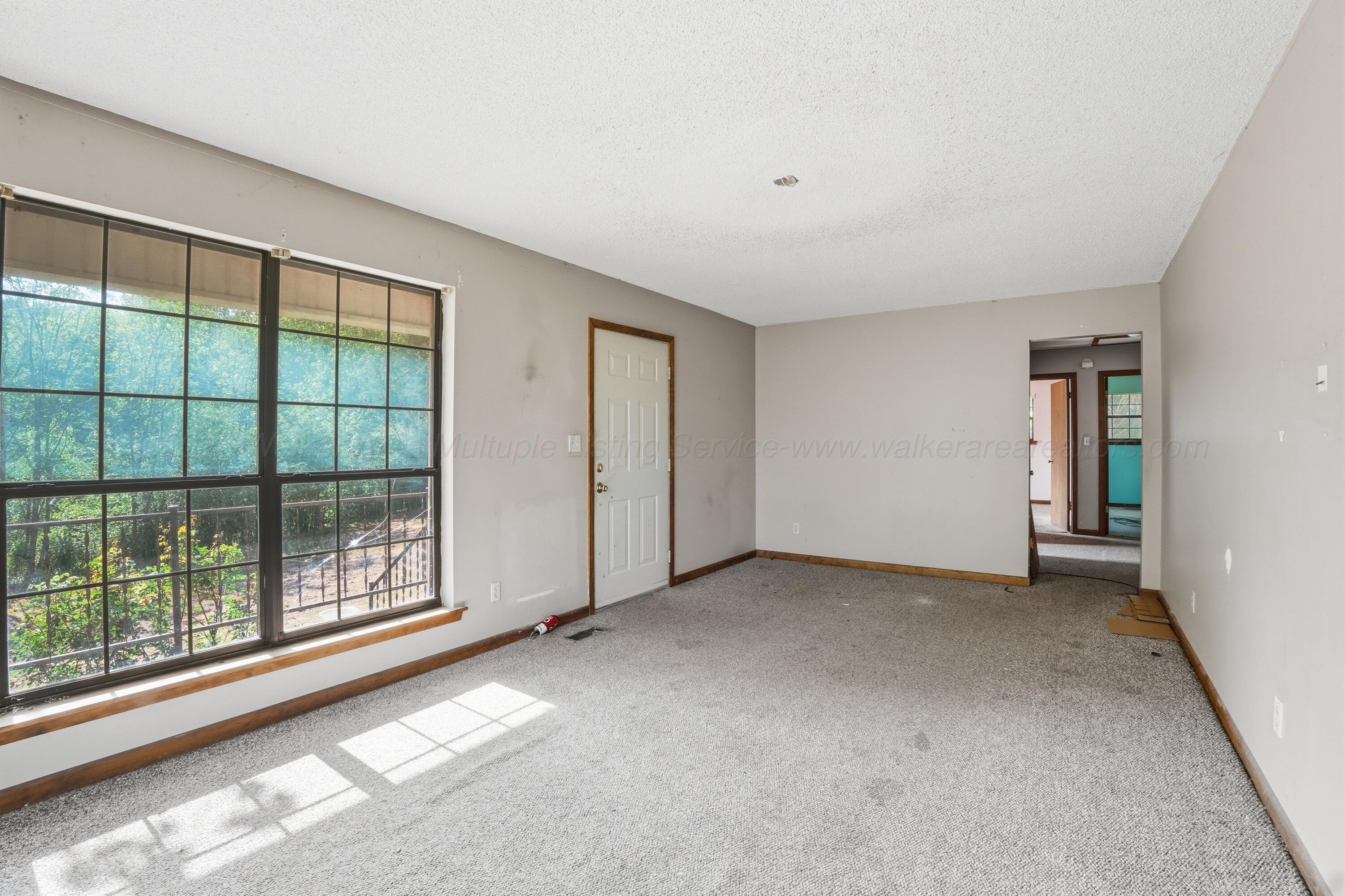 90 Sperling Road Dora, AL 35062 - Photo 11 of 27 living room