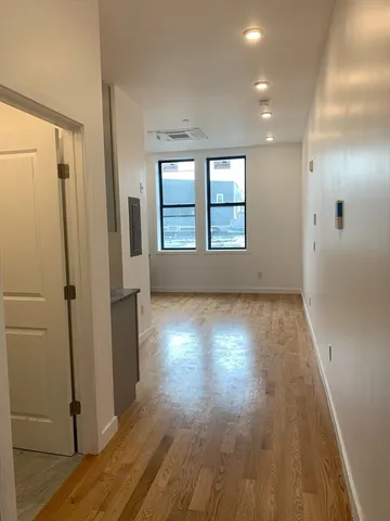 $1,495 | 64 Market Street, Unit 504, Lynn, MA 01901