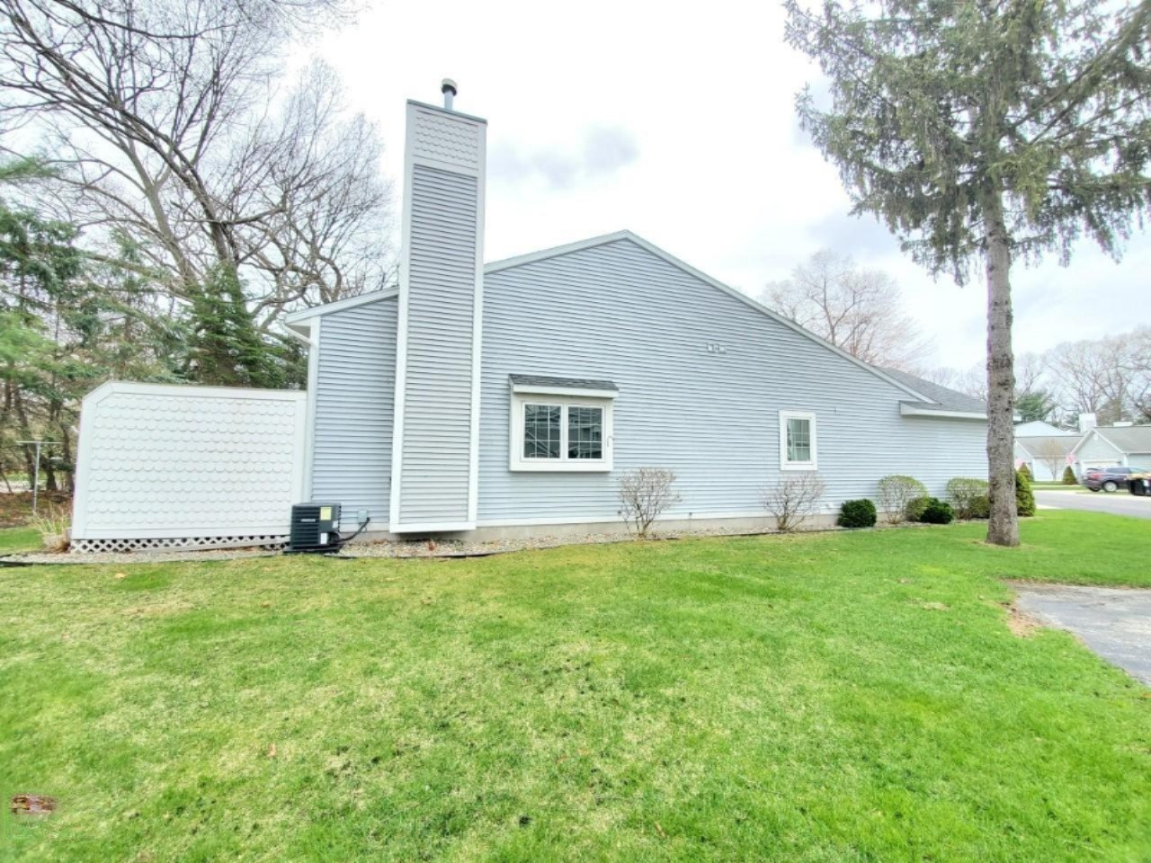 2975 Ridgeview, Unit 32 Muskegon, MI 49445 - Photo 34 of 35 thumbnail_20210419_141125