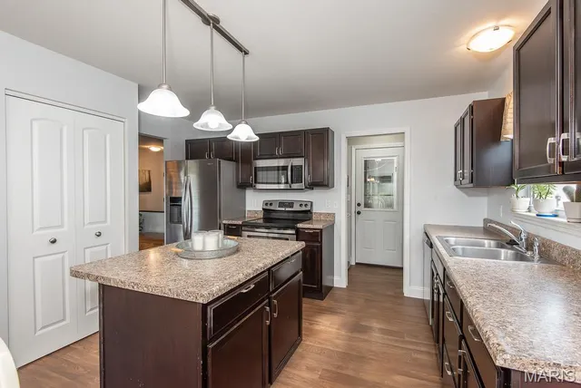 $349,900 | 2117 Providence Park Lane, Herculaneum, MO 63048