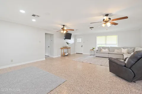 $268,000 | 916 Heart D Farm Road, Youngsville, LA 70592
