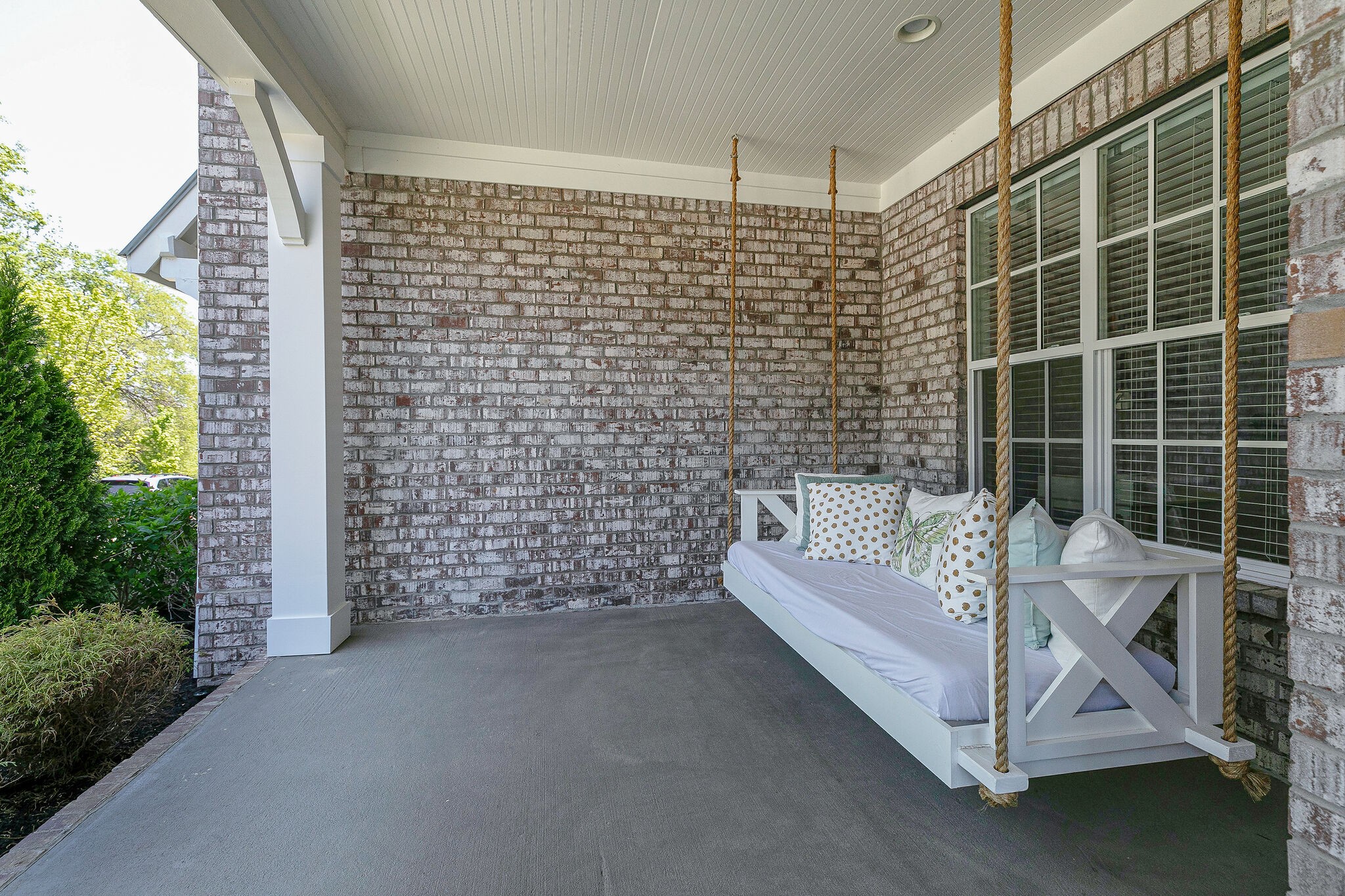 424 Beamon Drive Franklin, TN 37064 - Photo 7 of 52 a view of a patio with table and chairs