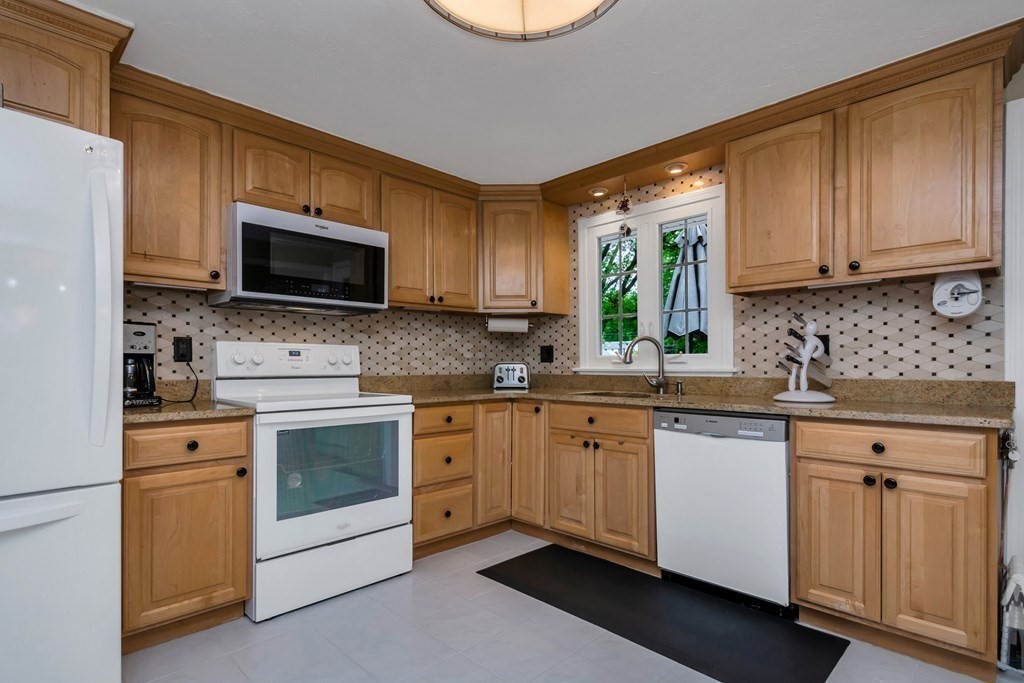86 Arbor Road Lowell, MA 01852 - Photo 17 of 42 Gallery Image 17