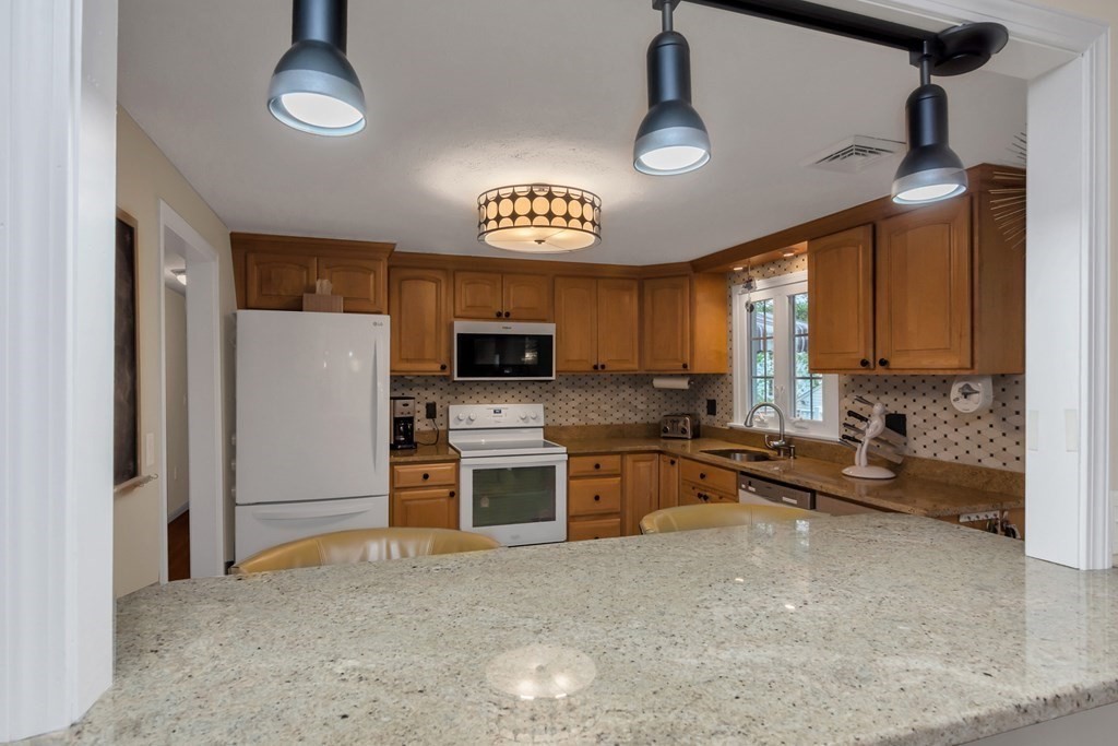 86 Arbor Road Lowell, MA 01852 - Photo 19 of 42 Gallery Image 19