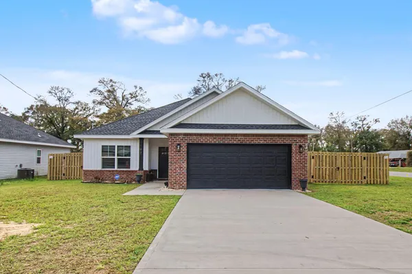 $2,495 | 197 West 1st Avenue, Crestview, FL 32536