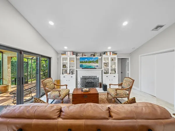 $749,900 | 23313 Water Circle, Boca Raton, FL 33486