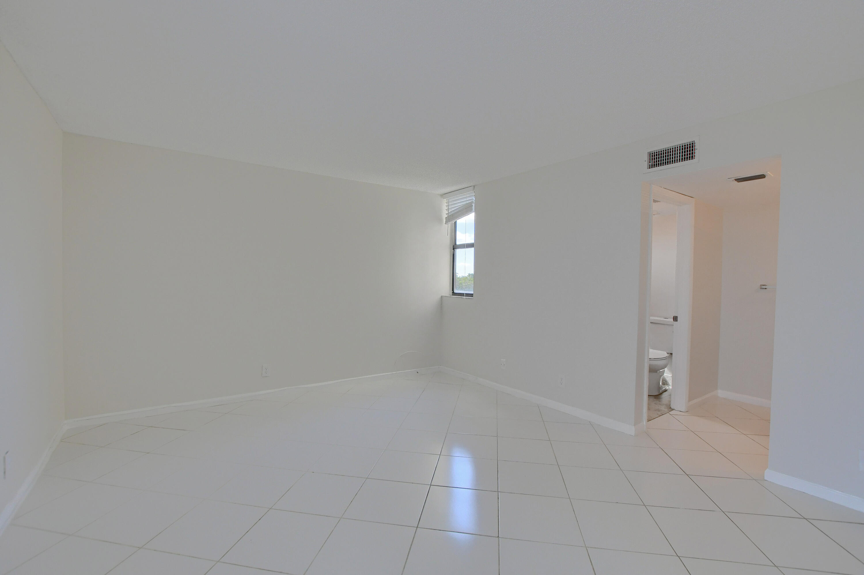 6463 La Costa Drive, Unit 406 Boca Raton, FL 33433 - Photo 14 of 23 14_ebf_5174-hdr(5)