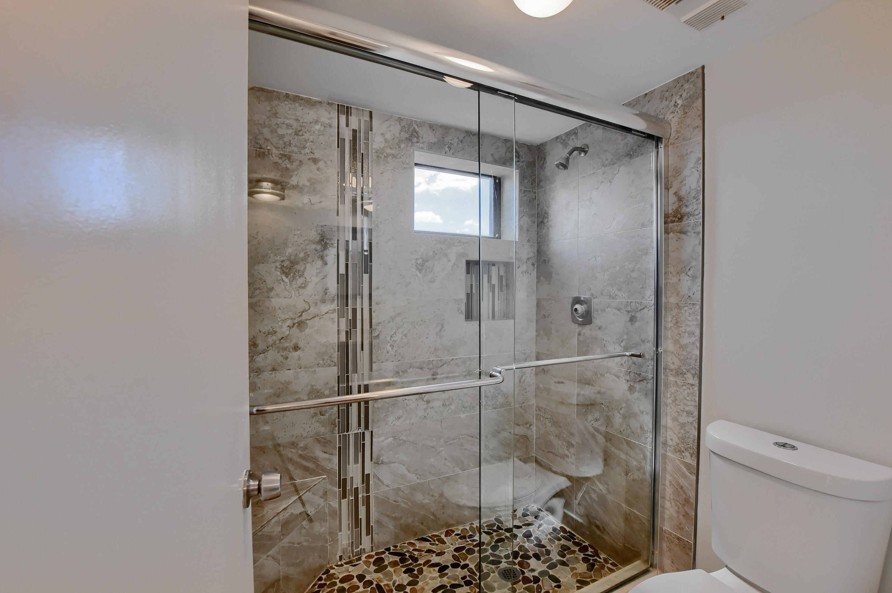 6463 La Costa Drive, Unit 406 Boca Raton, FL 33433 - Photo 17 of 23 17_ebf_5189-hdr(5)