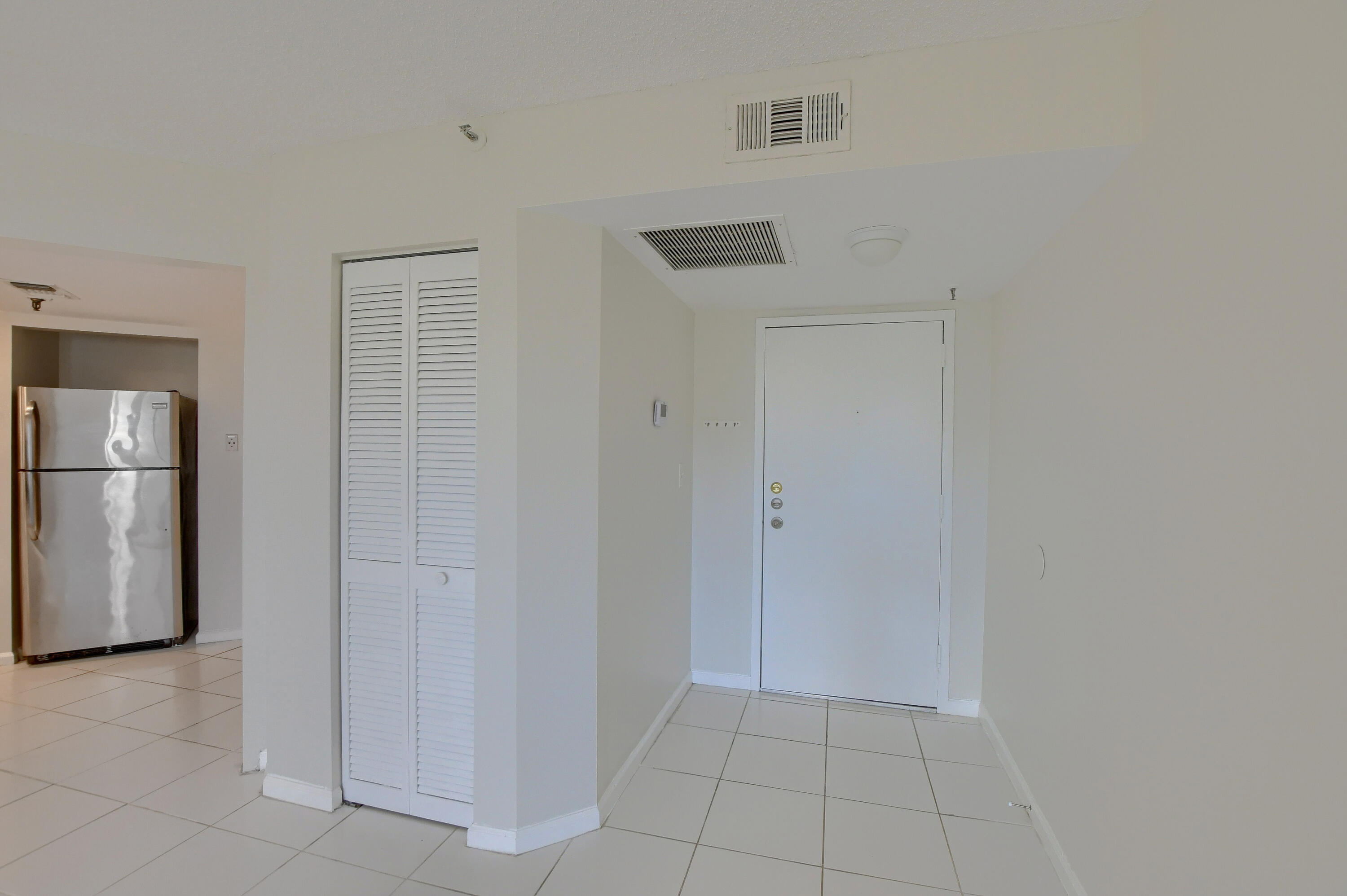6463 La Costa Drive, Unit 406 Boca Raton, FL 33433 - Photo 2 of 23 02_ebf_5114-hdr(5)